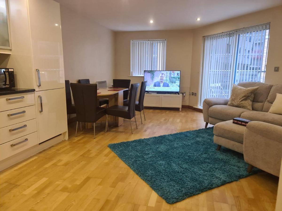 Red Naxela Canary Wharf Apartments London Exterior photo